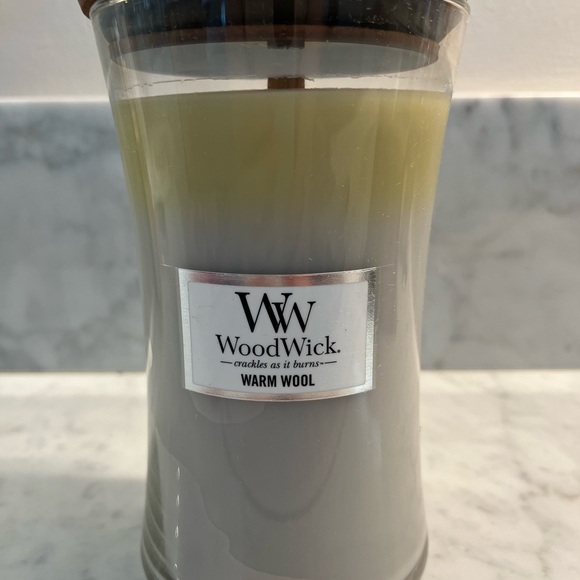 WoodWick Crackle Candles “Warm Wool” - Picture 2 of 3